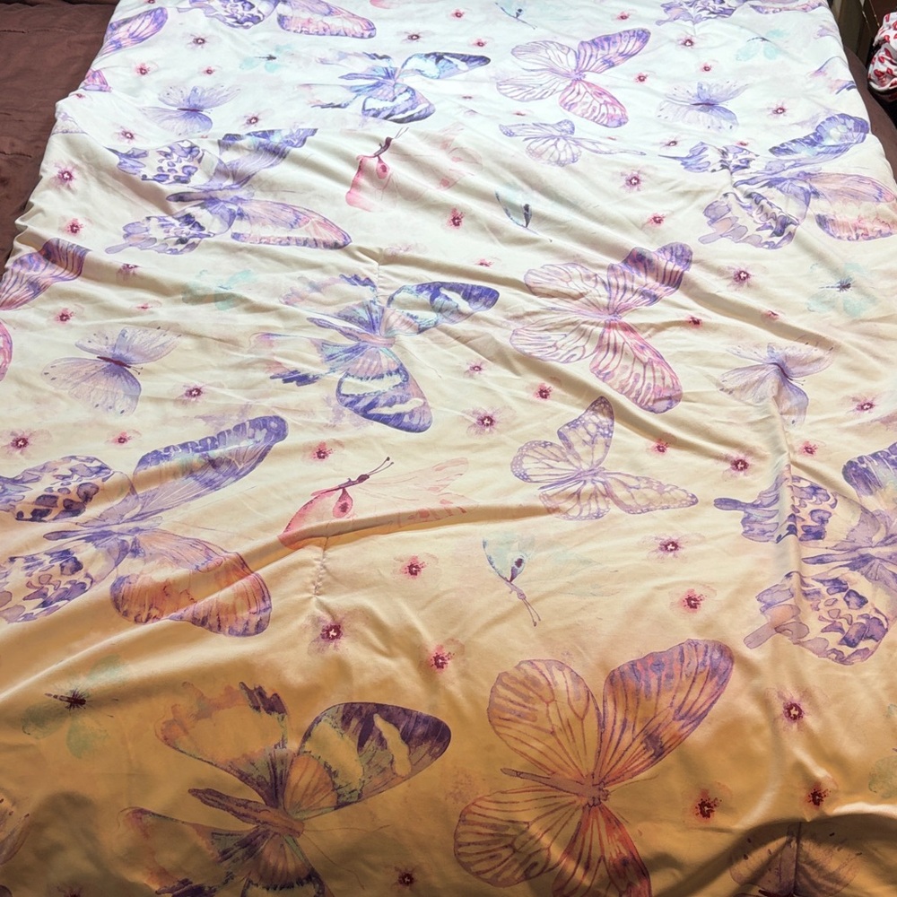 Twin/Full Reversible Comforter by Members Mark.  EUC!